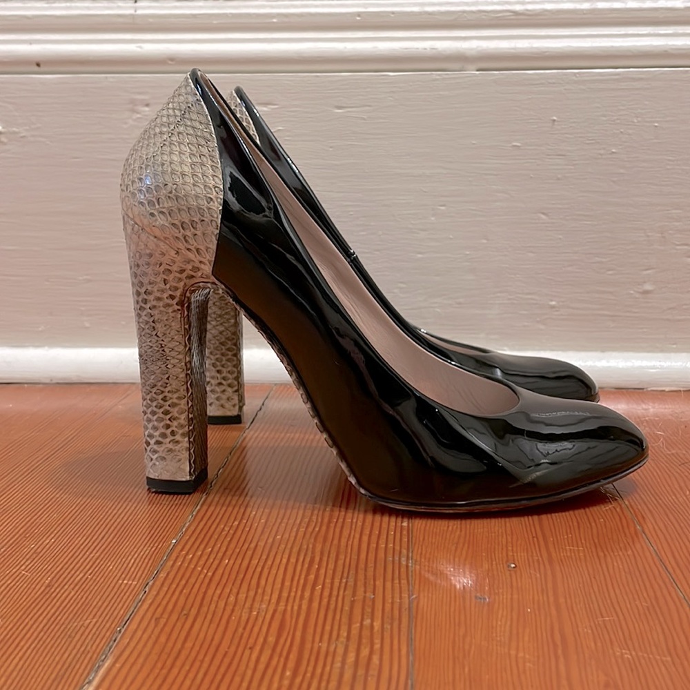 Two tone( black/snakeskin) Chloe pump size 39 (fits more like 38.5)